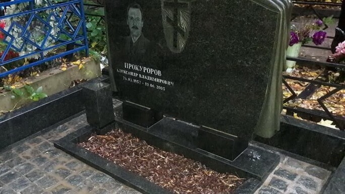 Прямая гранитная ваза